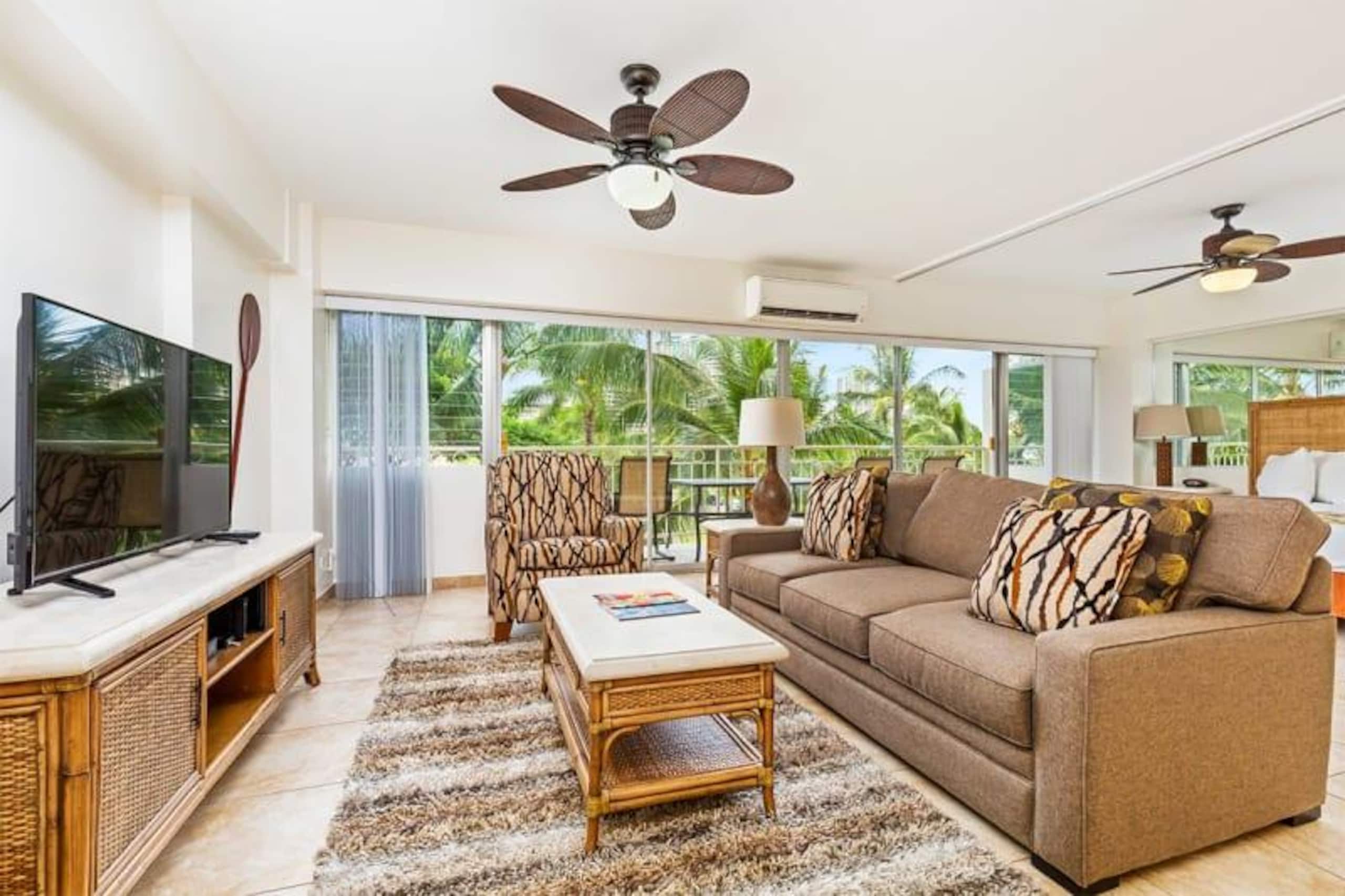 Condo in Honolulu · ★4.43 · 1 bedroom · 1 bed · 1 private bath - Image 2