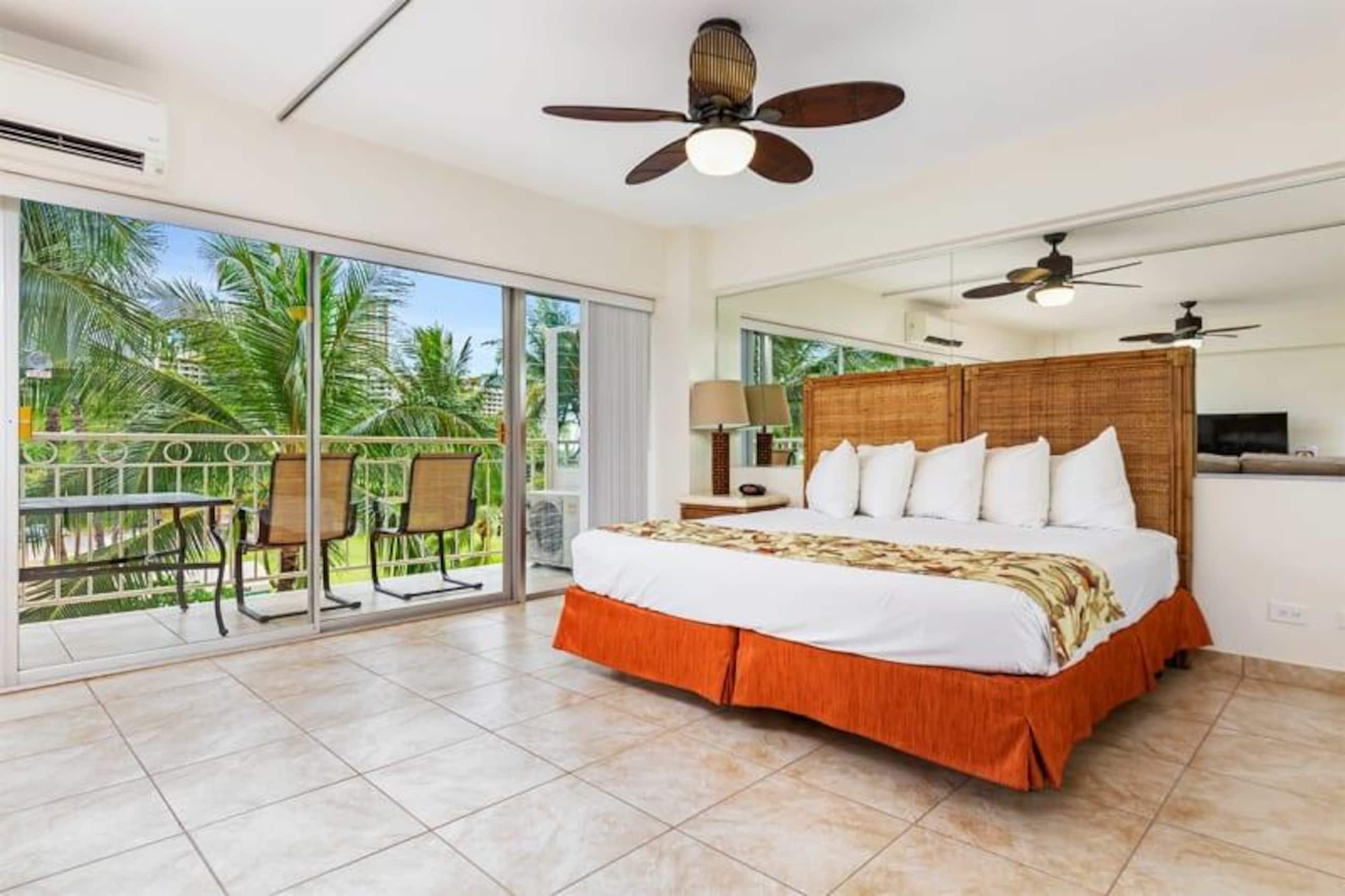 Condo in Honolulu · ★4.43 · 1 bedroom · 1 bed · 1 private bath - Image 8
