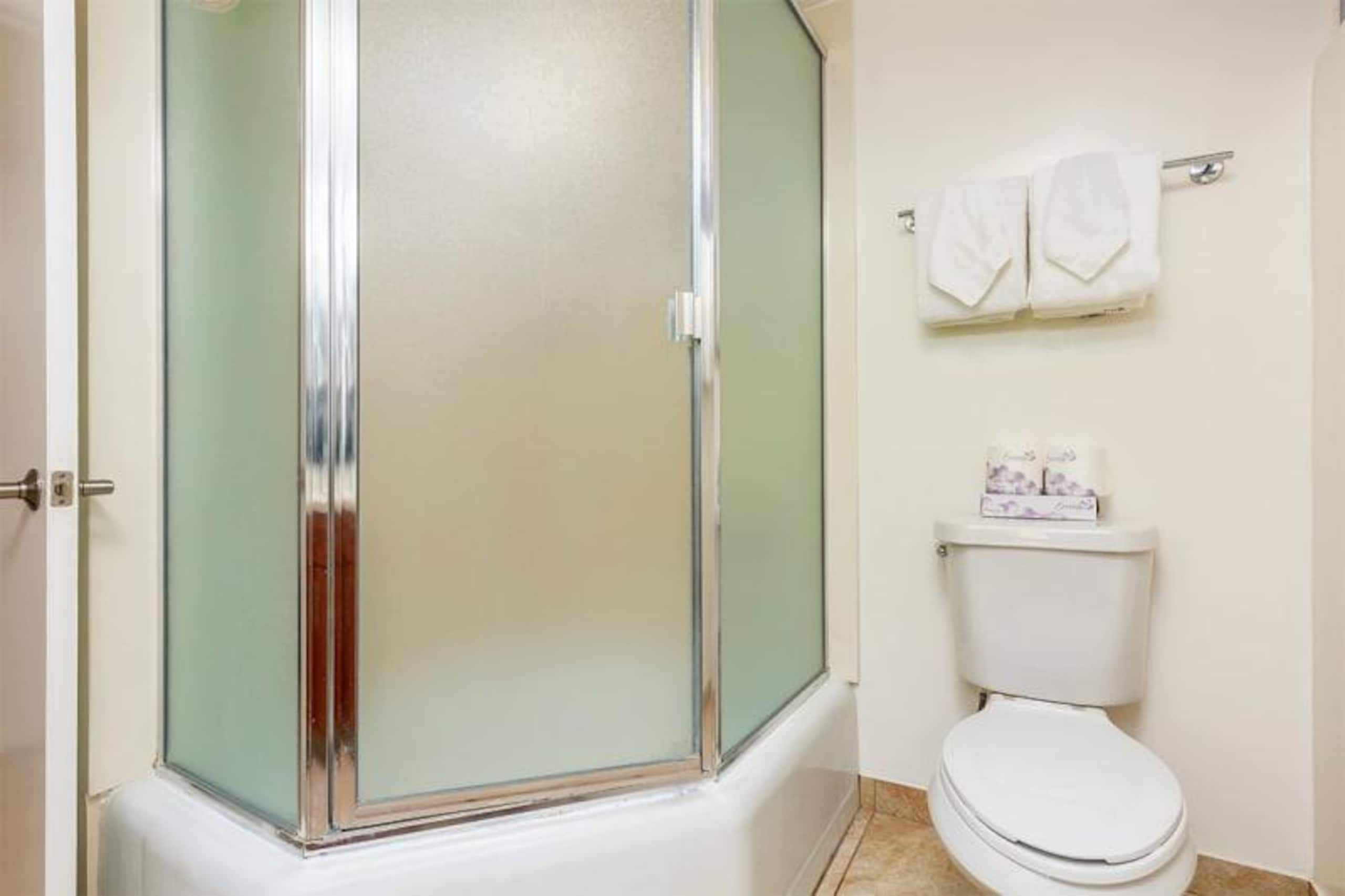 Condo in Honolulu · ★4.43 · 1 bedroom · 1 bed · 1 private bath - Image 9