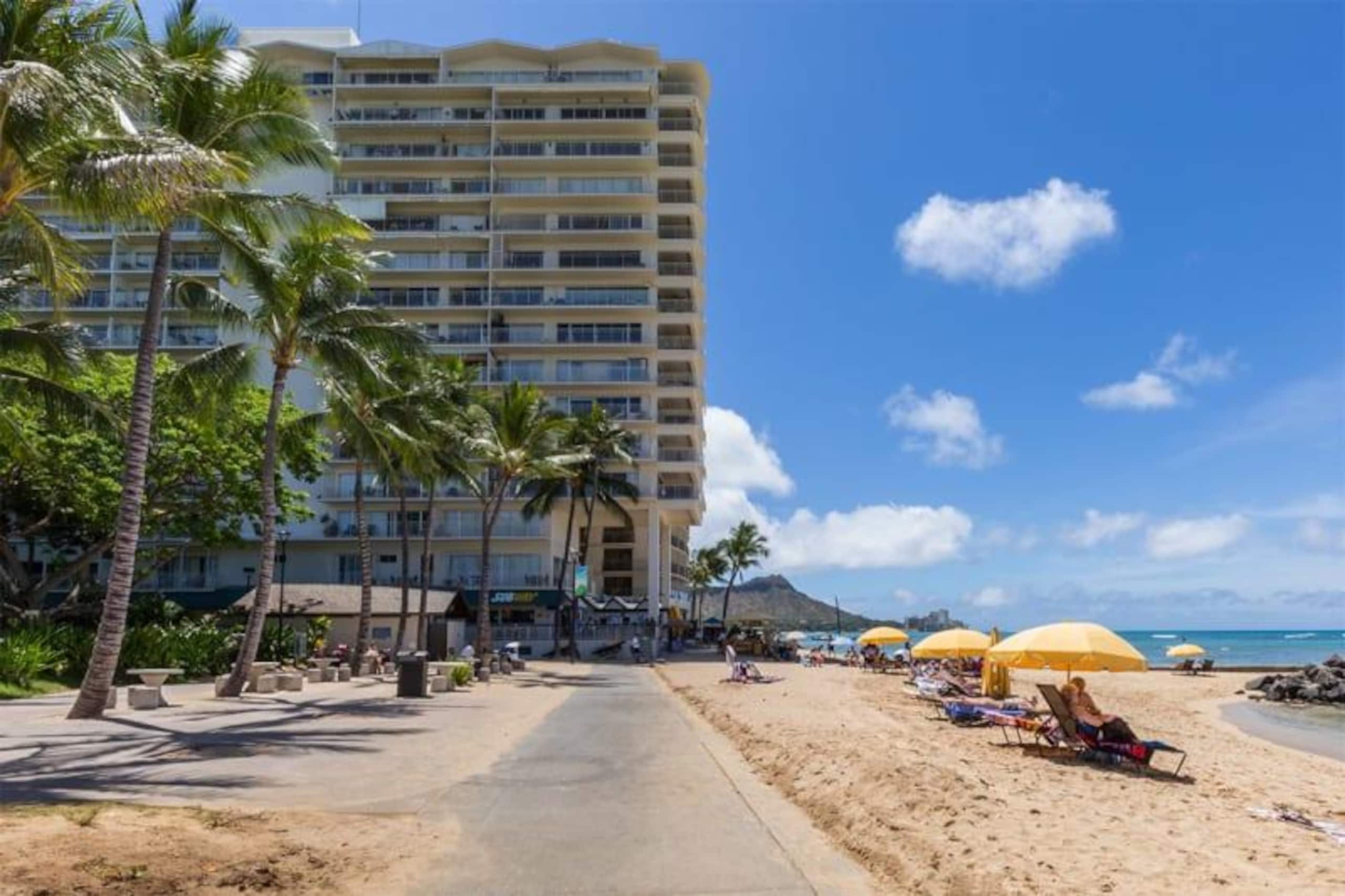 Condo in Honolulu · ★4.43 · 1 bedroom · 1 bed · 1 private bath - Image 25