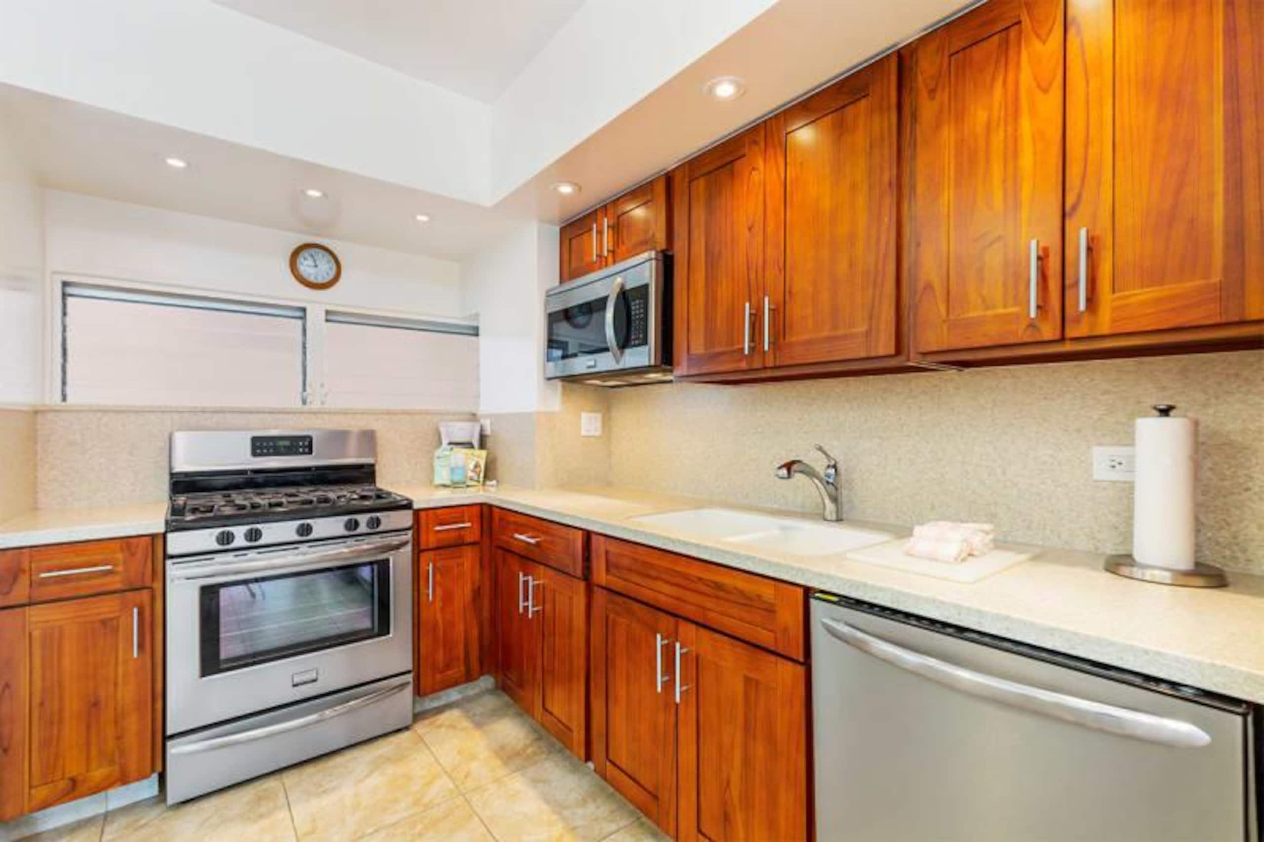Condo in Honolulu · ★4.43 · 1 bedroom · 1 bed · 1 private bath - Image 5