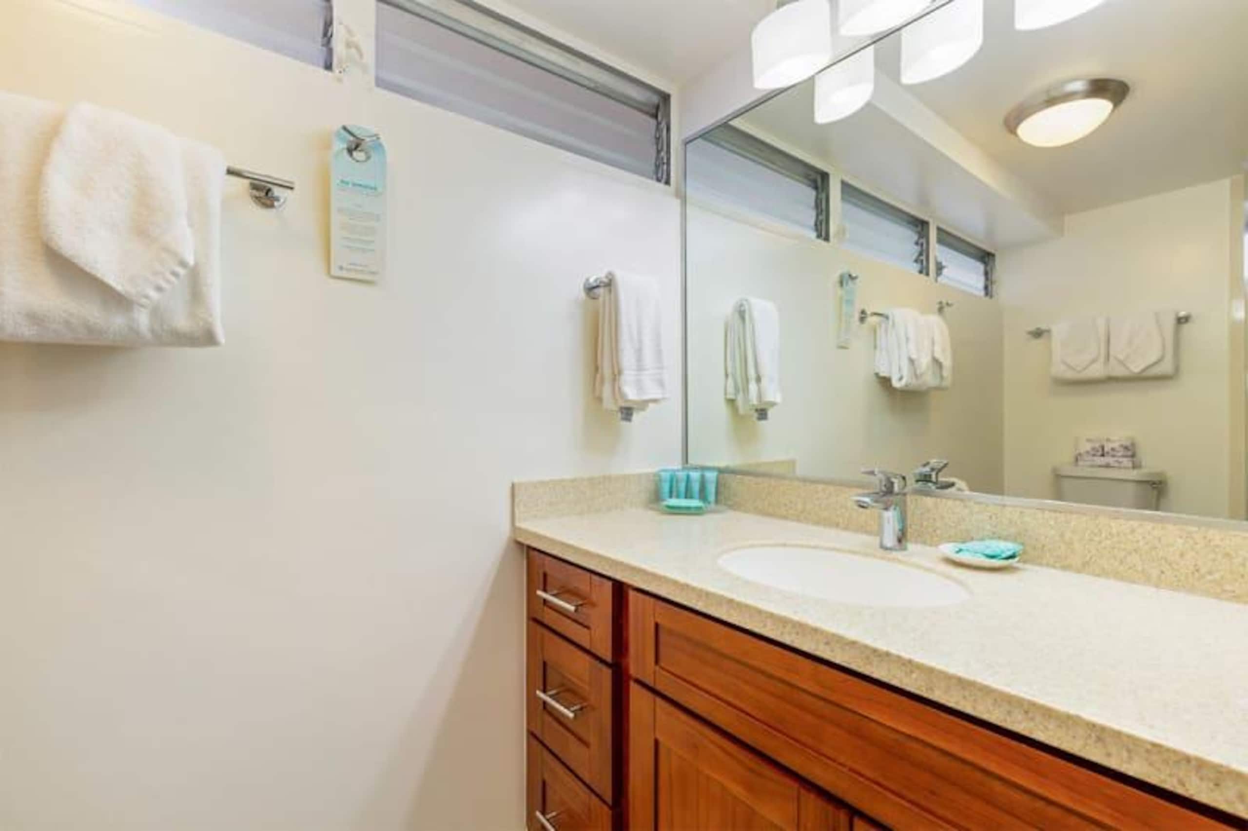 Condo in Honolulu · ★4.43 · 1 bedroom · 1 bed · 1 private bath - Image 10