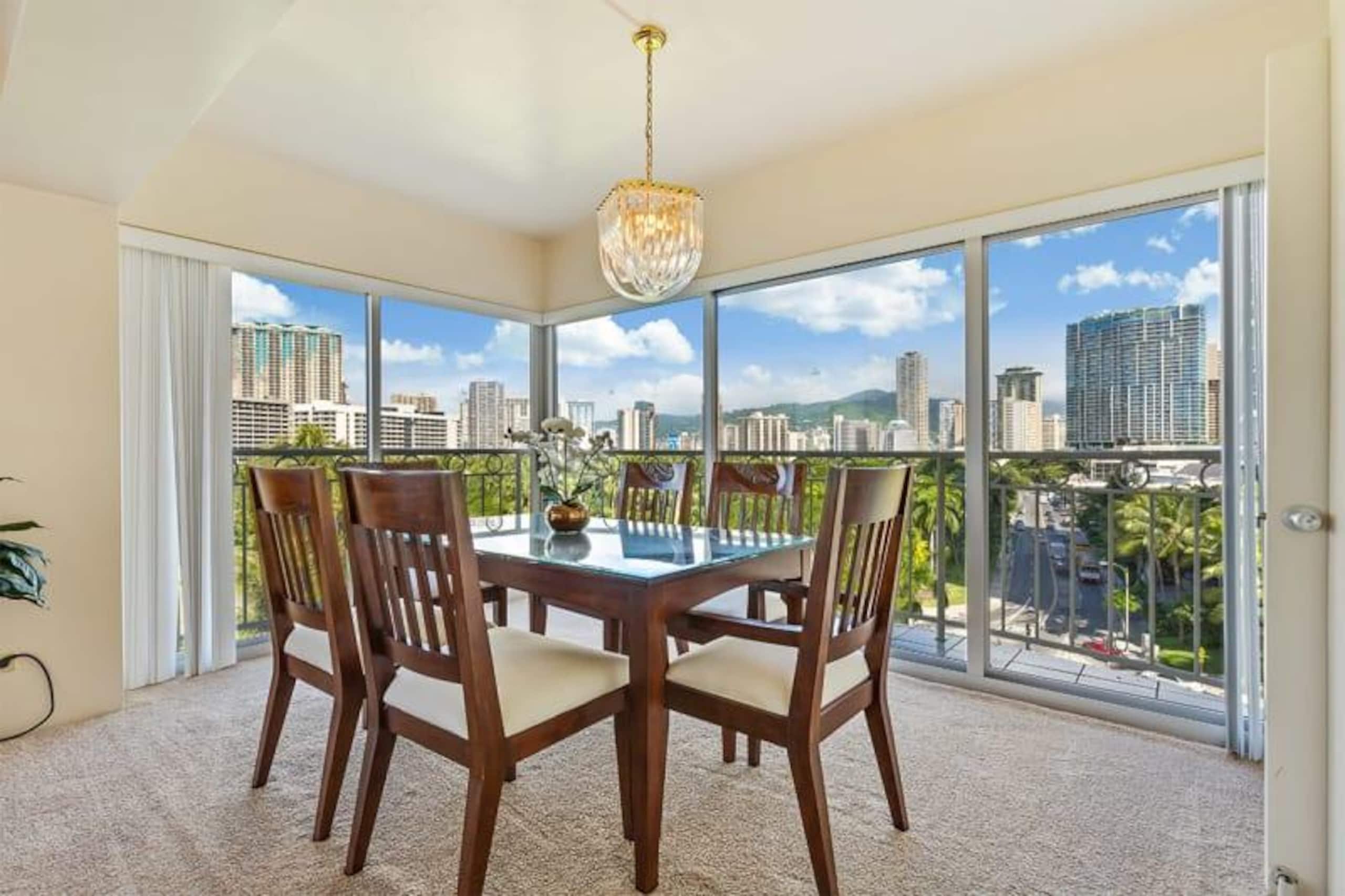 Condo in Honolulu · ★4.7 · 2 bedrooms · 3 beds · 1 shared bath - Image 7