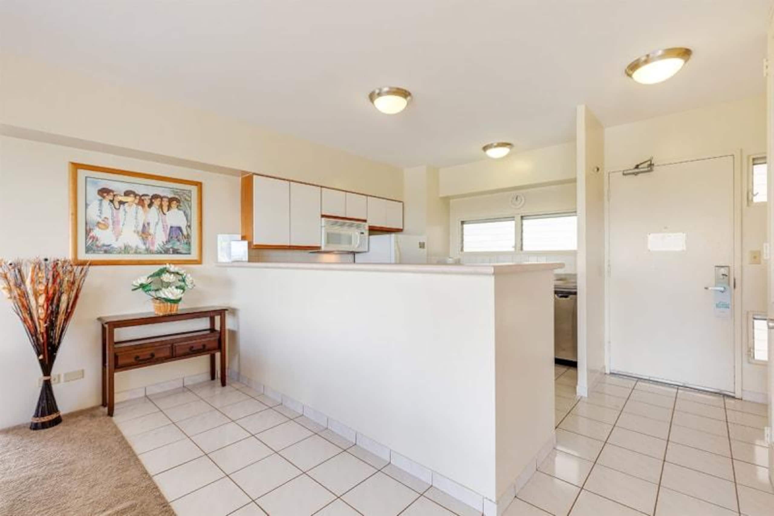 Condo in Honolulu · ★4.7 · 2 bedrooms · 3 beds · 1 shared bath - Image 9