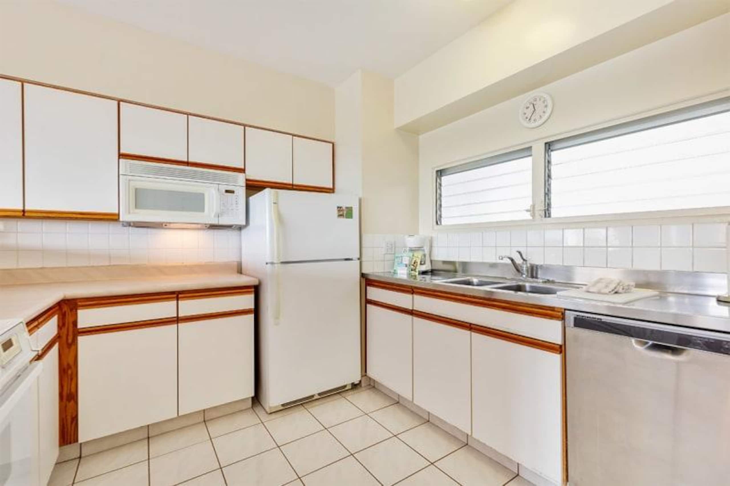 Condo in Honolulu · ★4.7 · 2 bedrooms · 3 beds · 1 shared bath - Image 10