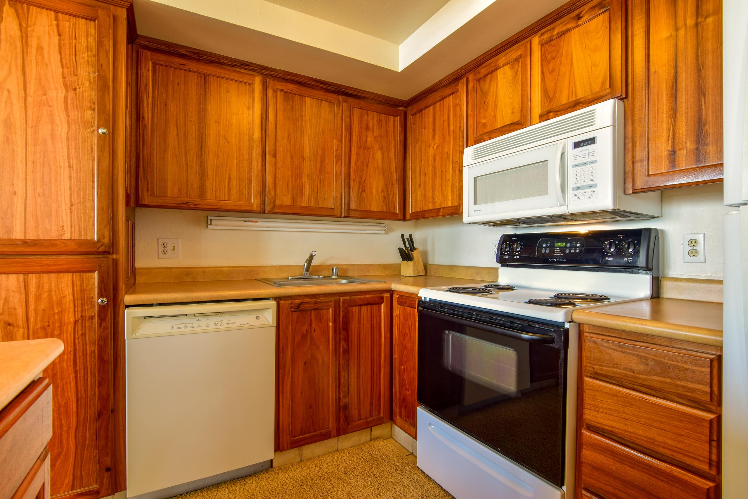 Condo in Lahaina · ★4.56 · 1 bedroom · 1 bed · 1 bath - Image 2