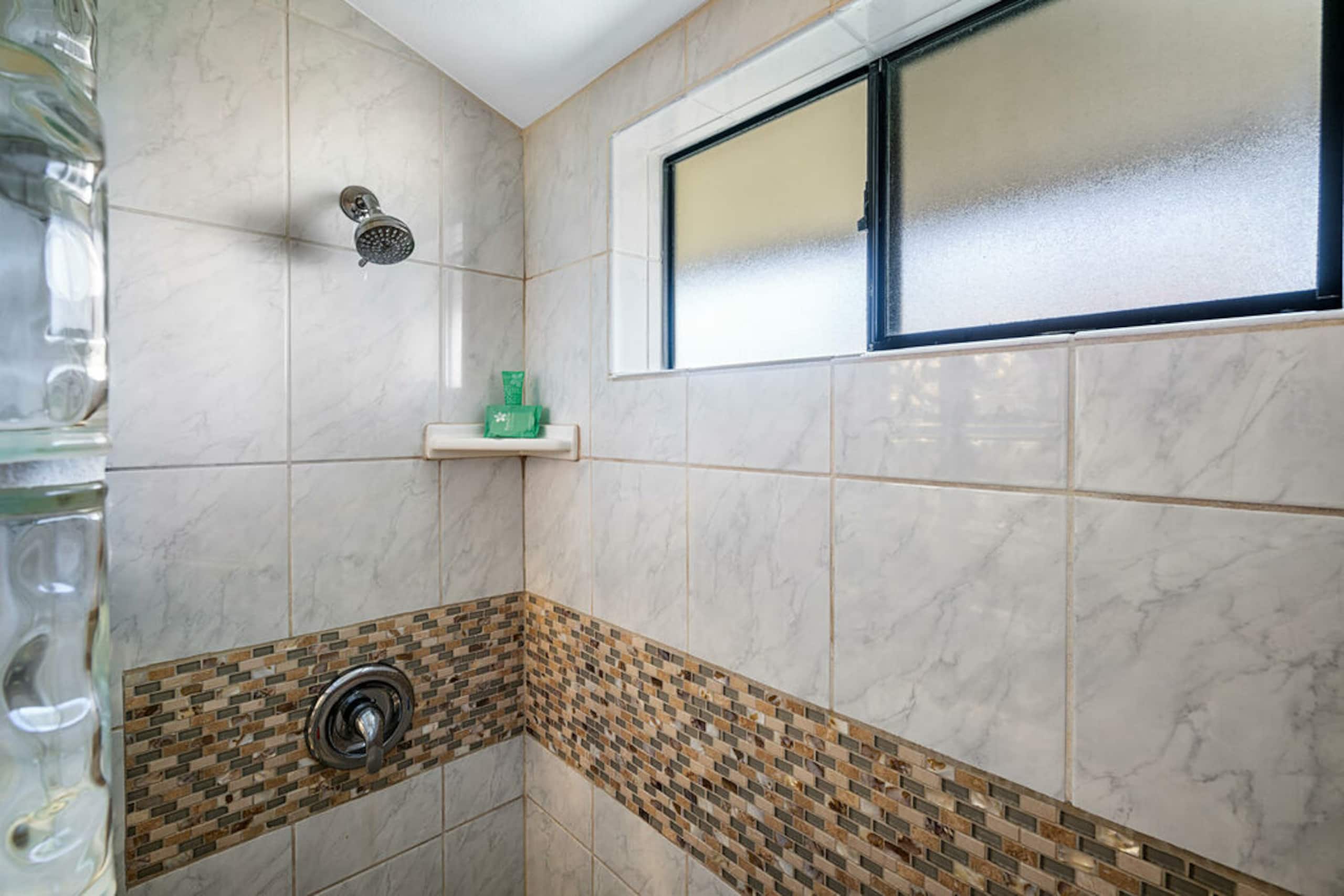 Condo in Kailua-Kona · ★5.0 · 1 bedroom · 2 beds · 1 private bath - Image 18