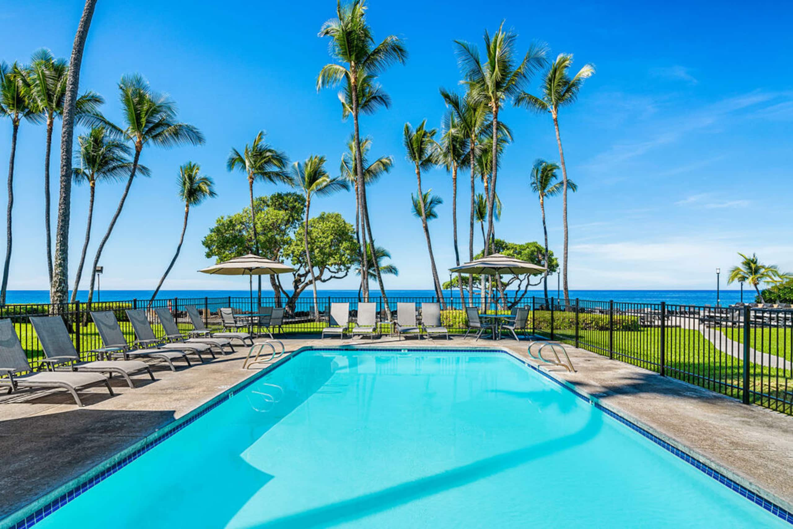 Condo in Kailua-Kona · ★5.0 · 1 bedroom · 2 beds · 1 private bath - Image 25