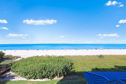 Luxurious Beachfront Condo | Glorious Ocean Views