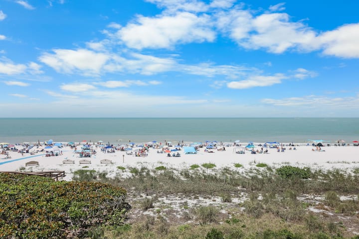 Unique Beachfront Condo | Panoramic Beach View - Marco Island, FL