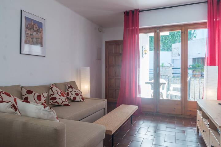montiel- apartment in the center of tamariu-costa gallery image 3