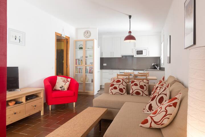 montiel- apartment in the center of tamariu-costa gallery image 4