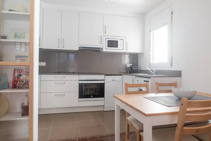 montiel- apartment in the center of tamariu-costa gallery image 5