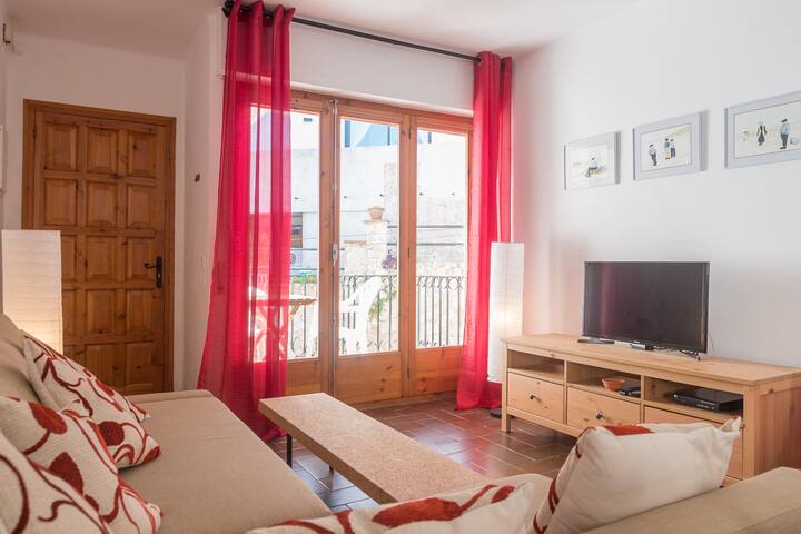 montiel- apartment in the center of tamariu-costa gallery image 2