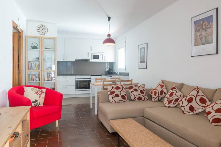 montiel- apartment in the center of tamariu-costa