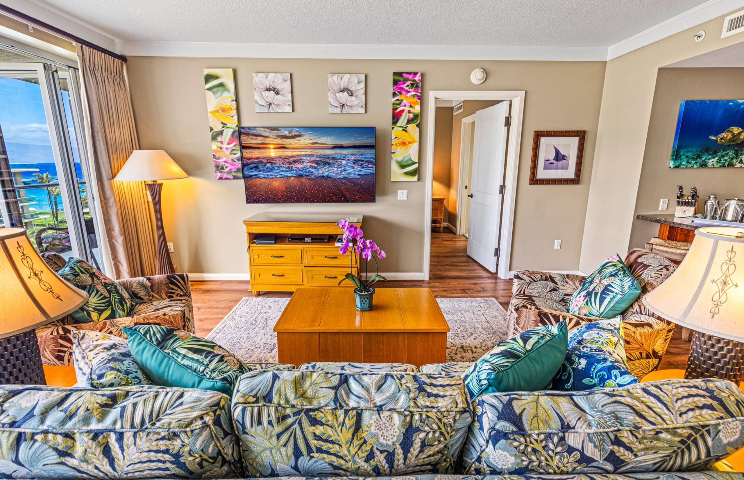 Condo in Lahaina · ★4.92 · 2 bedrooms · 3 beds · 2 baths - Image 13