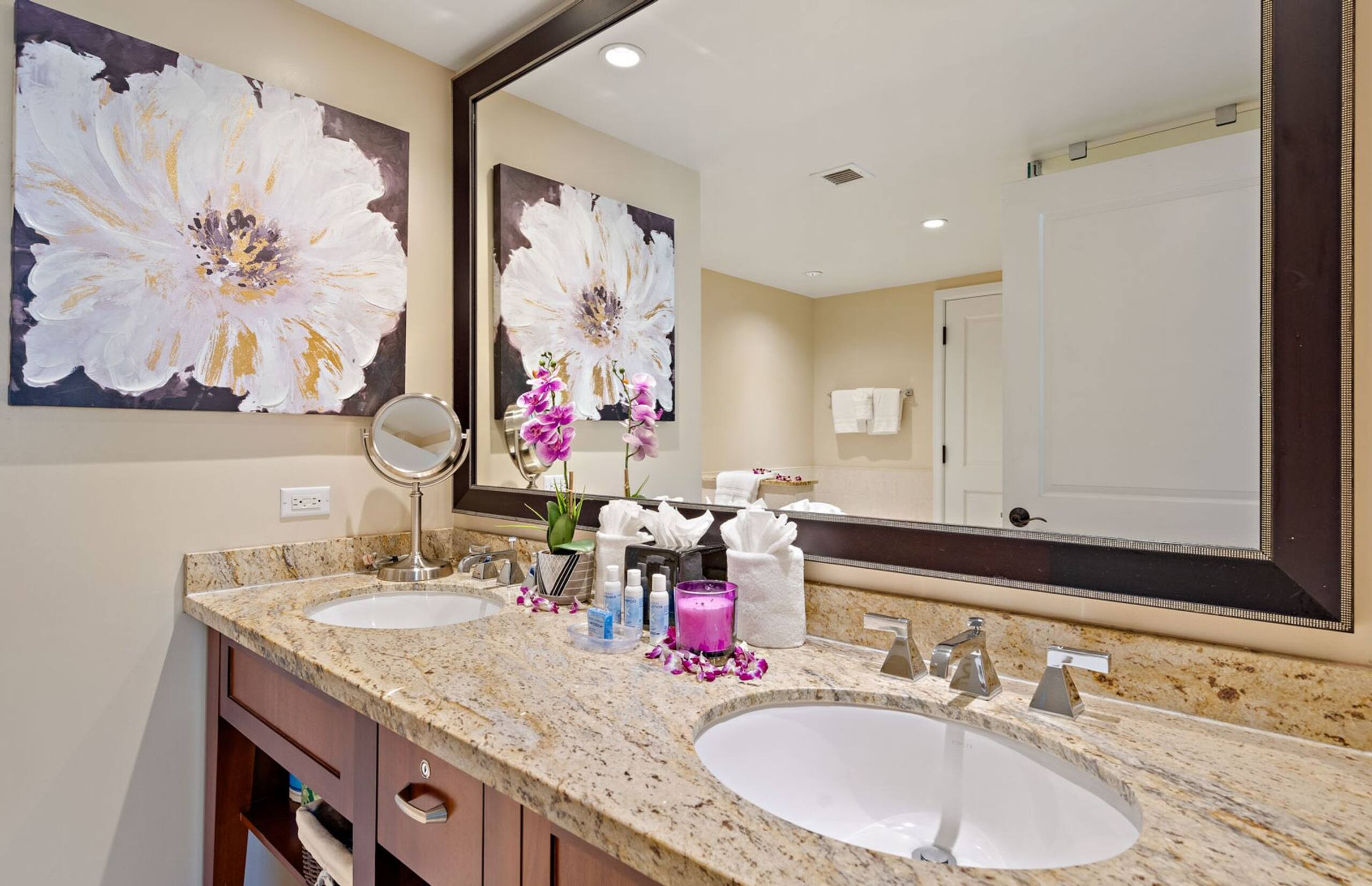 Condo in Lahaina · ★4.92 · 2 bedrooms · 3 beds · 2 baths - Image 23