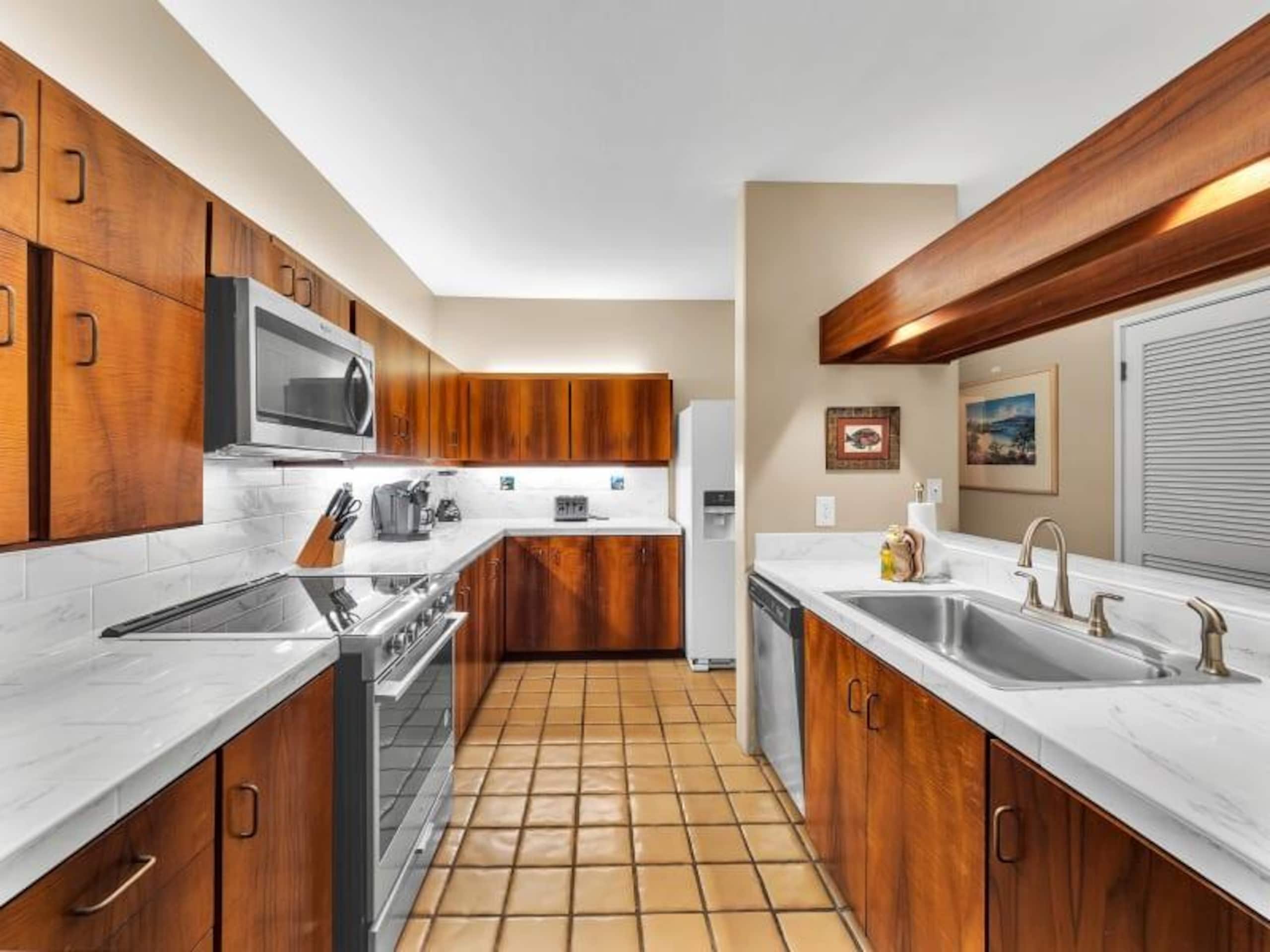 Condo in KAILUA-KONA · ★4.3 · 2 bedrooms · 3 beds · 2 baths - Image 3
