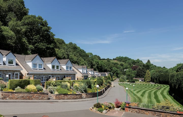 Conveniently Located To Explore All That Cornwall And Devon Have To Offer - Saltash