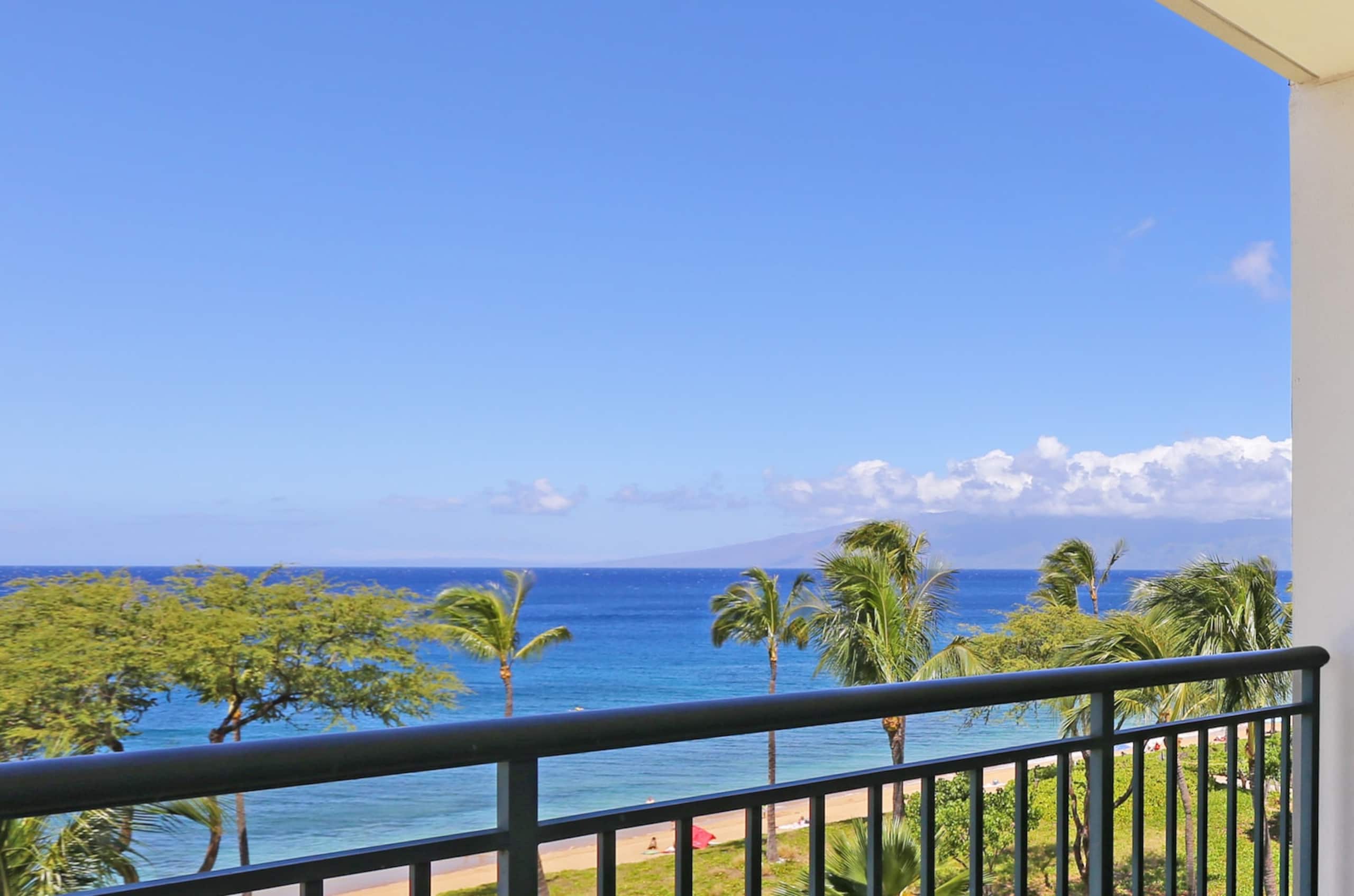 Condo in Lahaina · ★5.0 · 2 bedrooms · 4 beds · 2 baths - Image 1