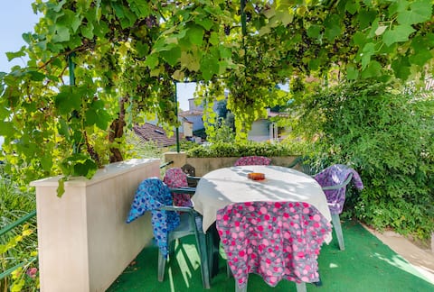 Top Airbnb: Two Bedroom Apartment, seaside in Rijeka, Terrace in Mjesni Odbor Kantrida