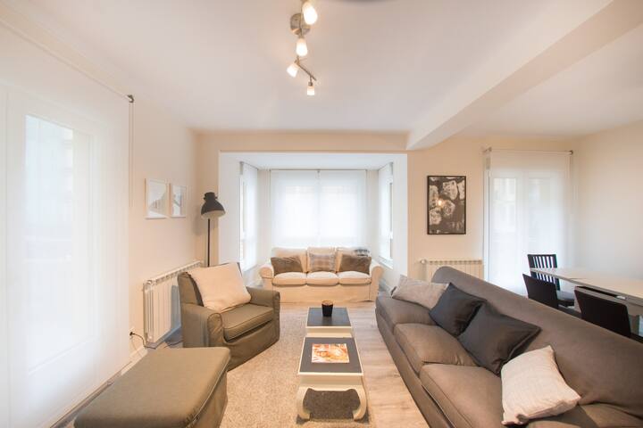 Santa Barbara Terrace, next to La Zurriola gallery image 4