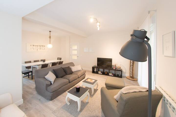 Santa Barbara Terrace, next to La Zurriola gallery image 2