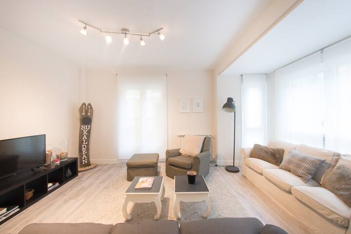 Santa Barbara Terrace, next to La Zurriola gallery image 5