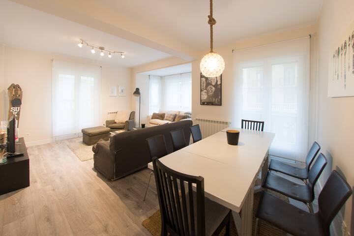 Santa Barbara Terrace, next to La Zurriola gallery image 3