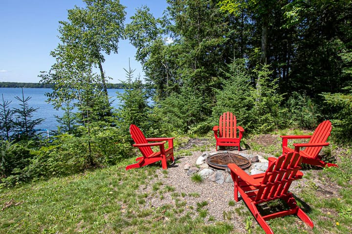 3BR Lakefront Dog Friendly | Dock | Balcony