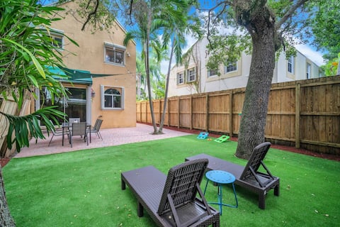 Popular Airbnb listing: Lush & Spacious Tropical Retreat in Coconut Grove in Bird Grove East