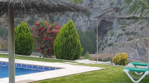 Rural accommodation in the Cueva del Gato, El Lago