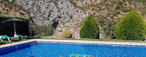Rural accommodation in the Cueva del Gato, El Lago