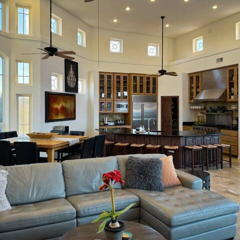 Waterfront Lake Travis Mansion gallery image 5