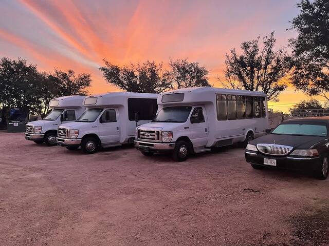Waterfront Lake Travis Mansion gallery image 4