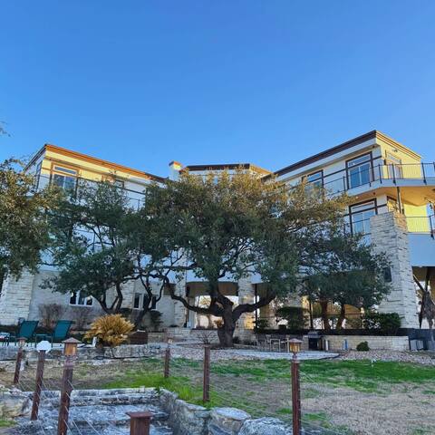 Waterfront Lake Travis Mansion gallery image 3