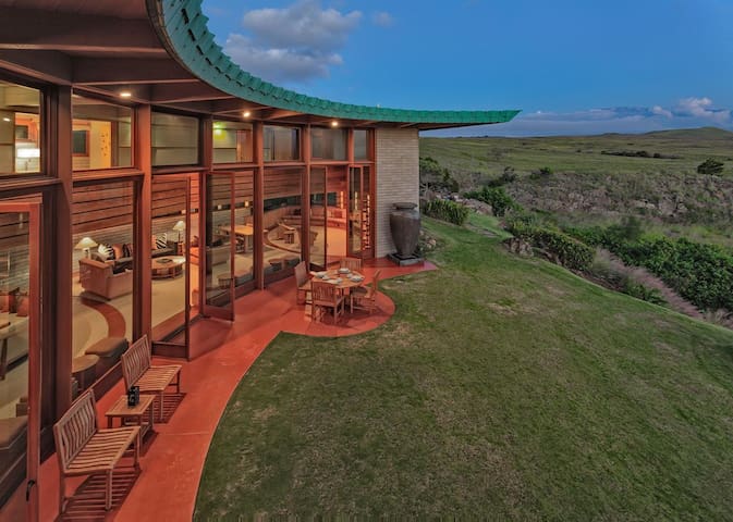 Hawaii’s Only Frank Lloyd Wright Home! gallery image 2
