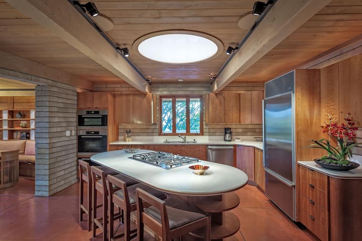 Hawaii’s Only Frank Lloyd Wright Home! gallery image 5