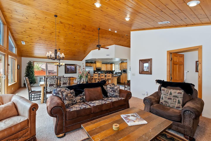 Evening Breeze:pet Friendly!spa!walk To Village! - Big Bear Lake, CA