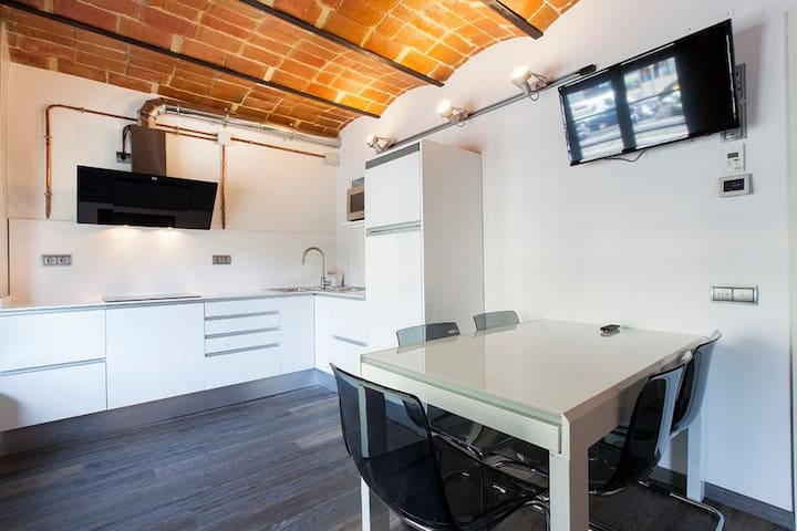 AB Paral·lel Apartment E