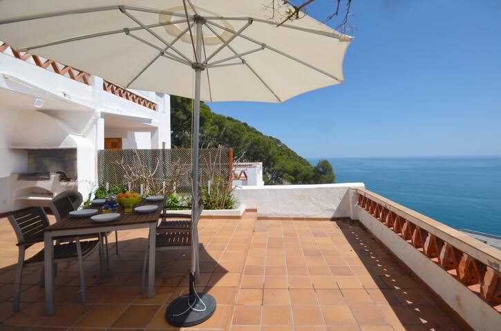 Holiday rental semidetached with swimming pool in gallery image 2