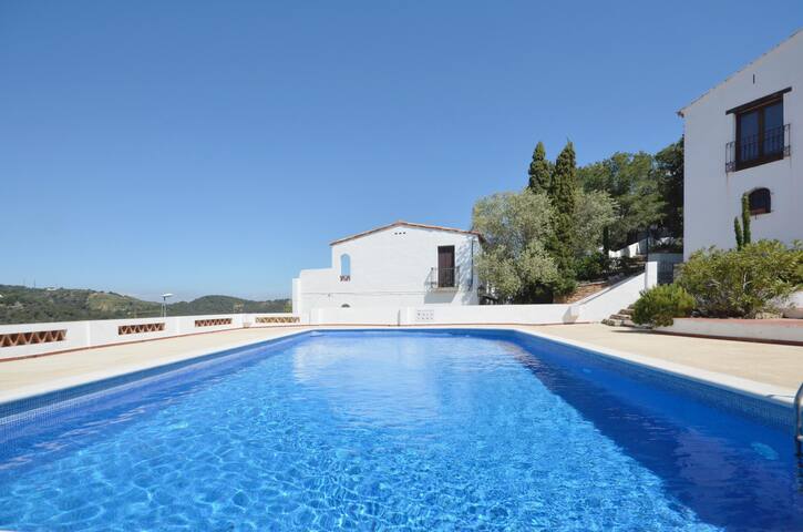 Holiday rental semidetached with swimming pool in gallery image 5