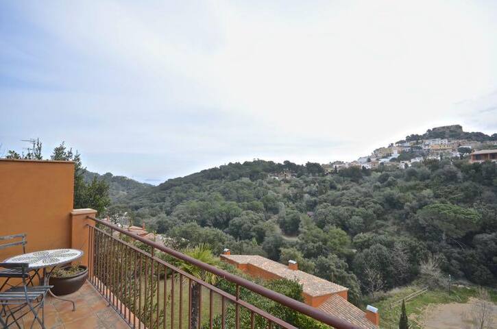 Holiday rental semidetached with swimming pool in gallery image 3