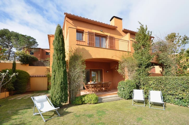 Holiday rental semidetached with swimming pool in