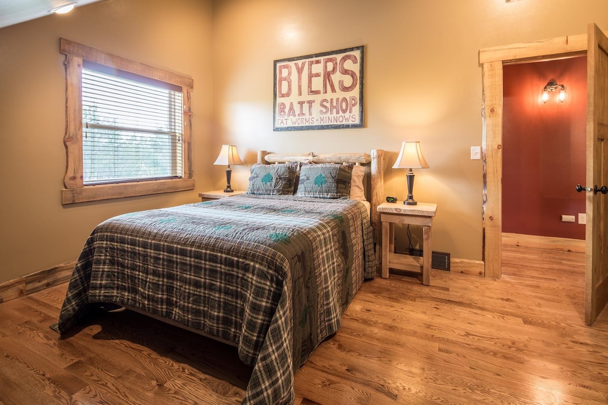 Upper level bedroom, queen bed