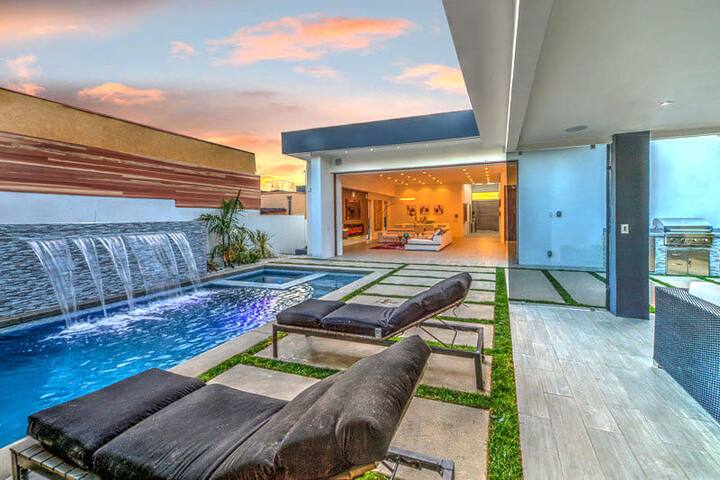 The Melrose Villa gallery image 2