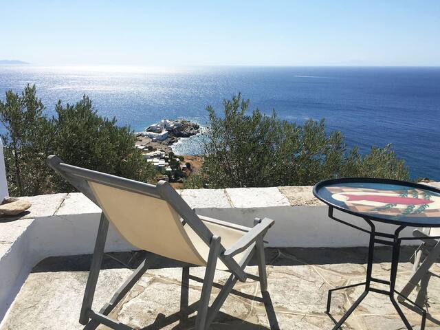 #HH09 Chrysopigi villa gallery image 2