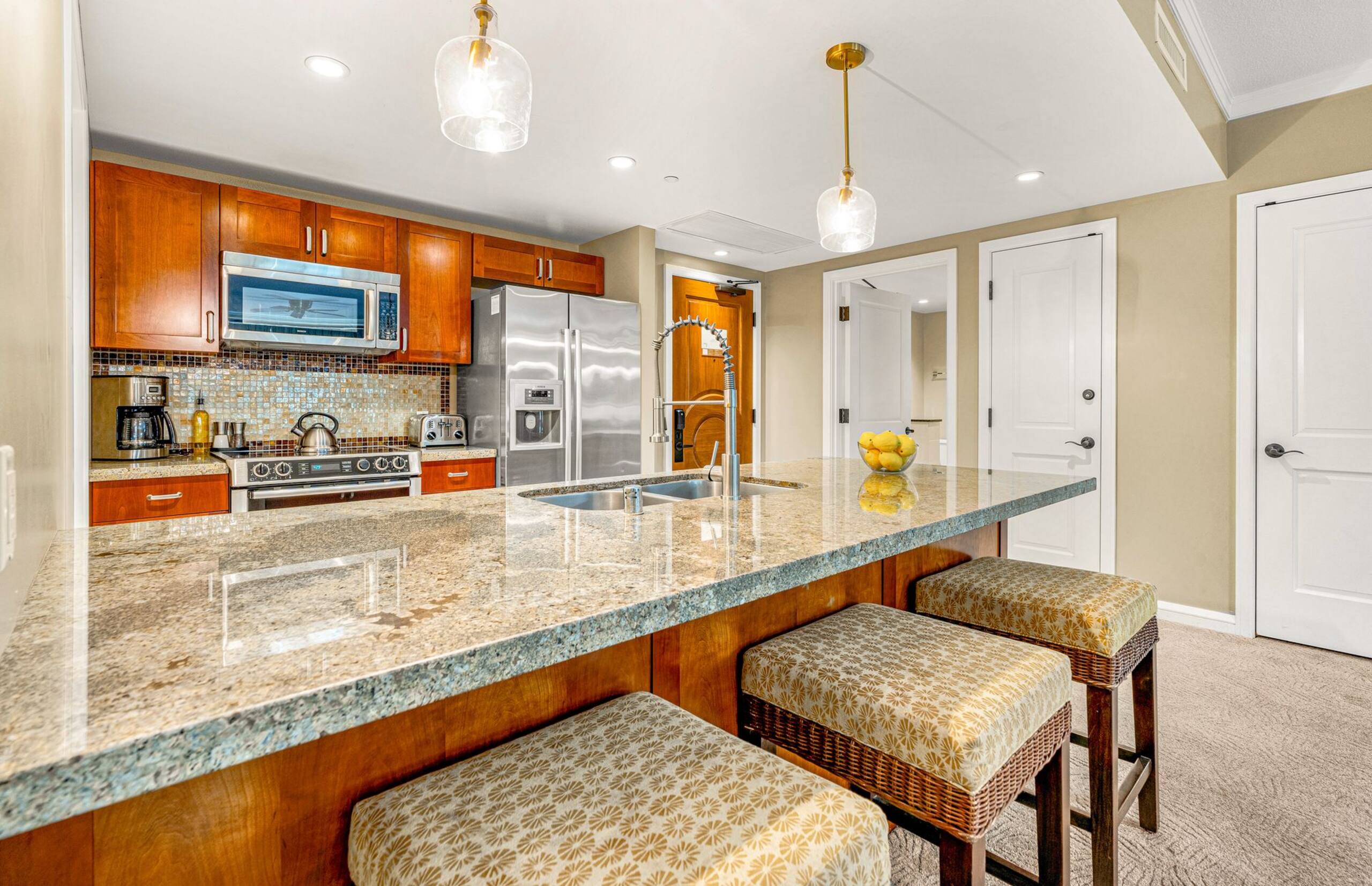 Condo in Lahaina · ★4.76 · 2 bedrooms · 3 beds · 2 baths - Image 11