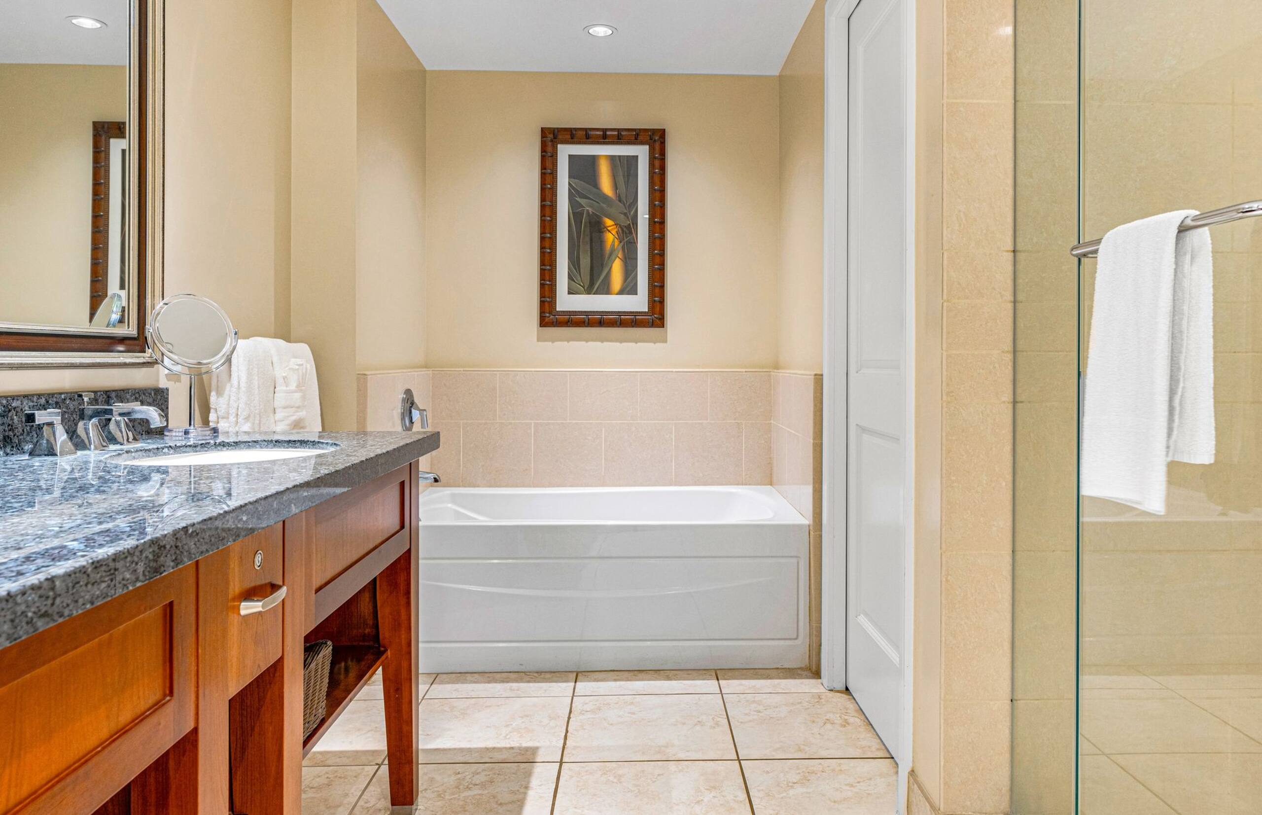 Condo in Lahaina · ★4.76 · 2 bedrooms · 3 beds · 2 baths - Image 21