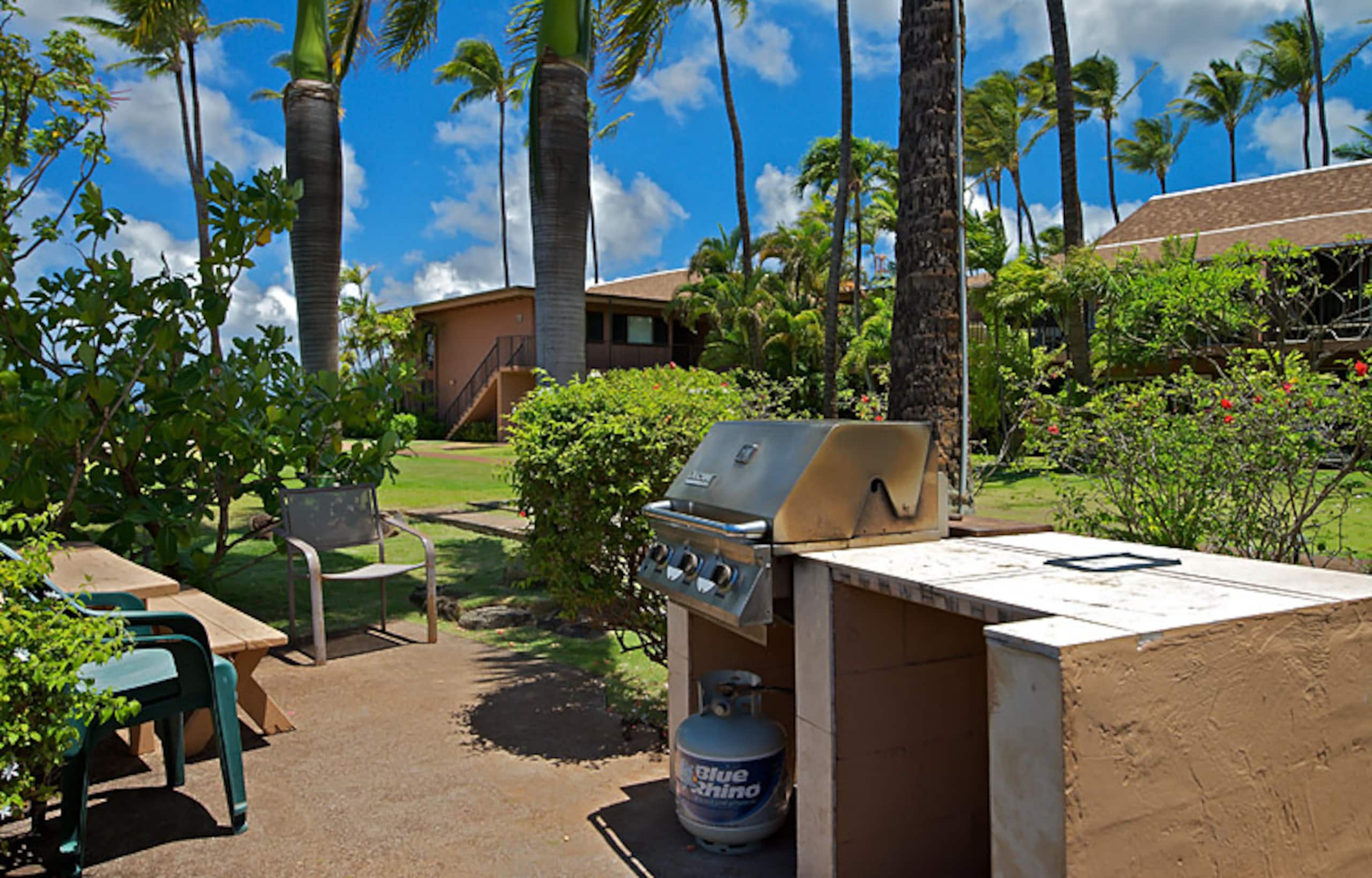 Condo in Lahaina · ★4.52 · 2 bedrooms · 4 beds · 1.5 shared baths - Image 27